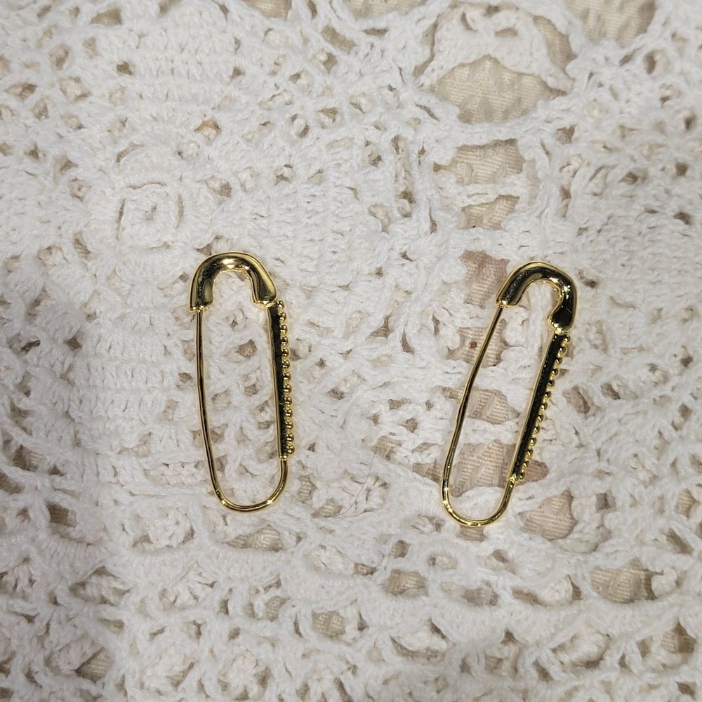 GOLD OVER STERLING SILVER SAFETY PIN 🧷 EARRINGS - Picture 5 of 7